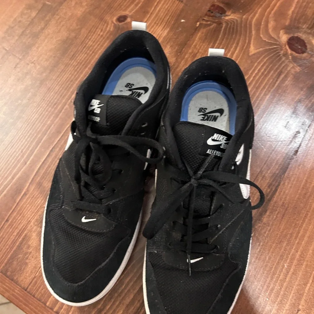 Nike SB Alleyoop Men's Size 10 Black/White Skate Shoes‎ (used)